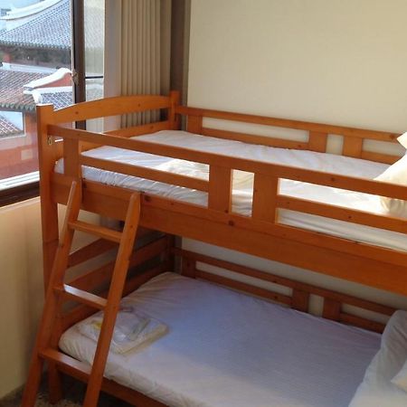 Temple Side Hostel Тайнань Экстерьер фото
