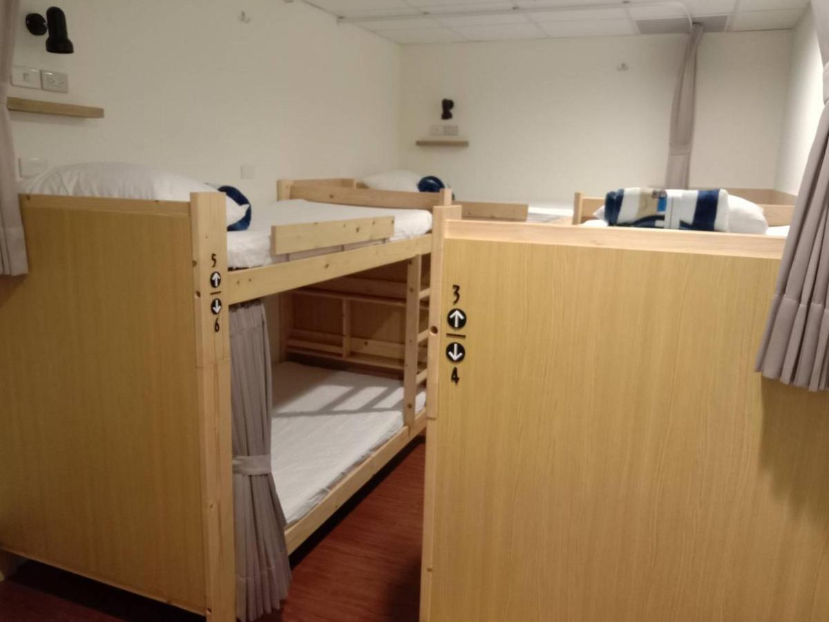 Temple Side Hostel Тайнань Экстерьер фото