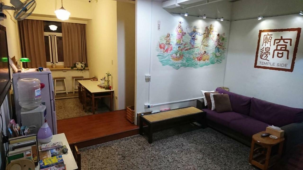 Temple Side Hostel Тайнань Экстерьер фото
