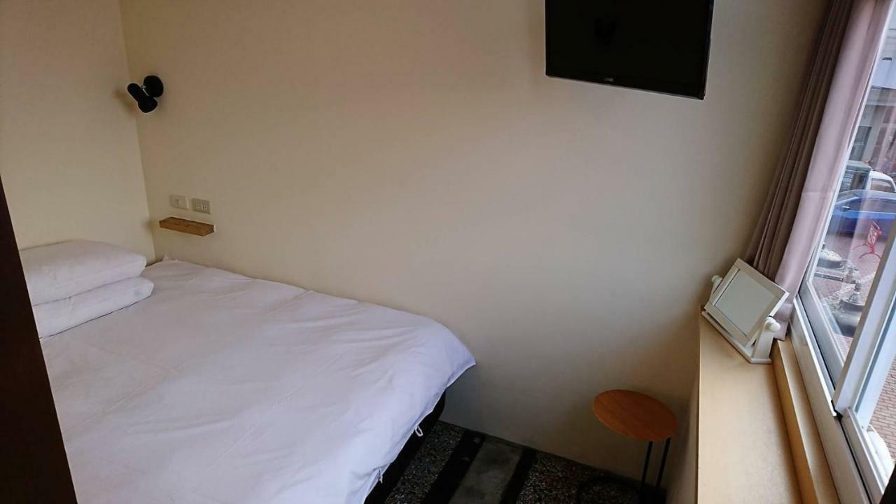 Temple Side Hostel Тайнань Экстерьер фото