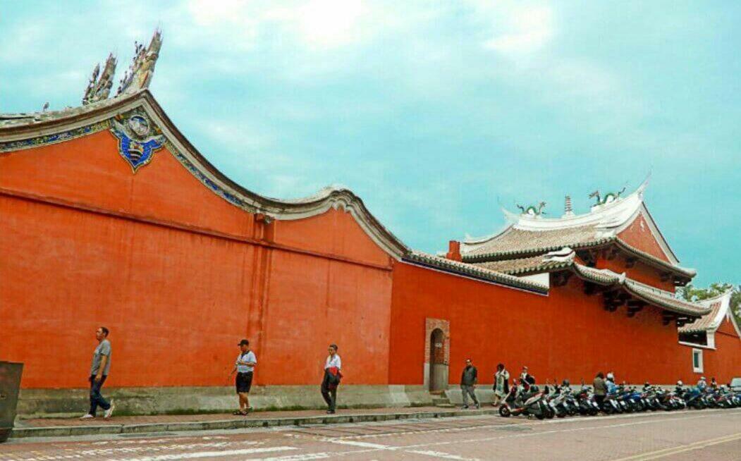 Temple Side Hostel Тайнань Экстерьер фото